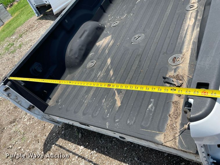 image for item ME9837 Pickup truck bed