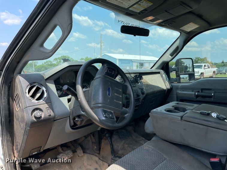 image for item MR9101 2012 Ford F550 Super Duty  SuperCab winch truck