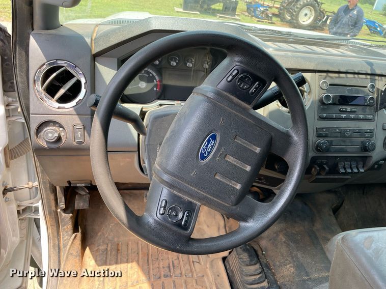 image for item MR9101 2012 Ford F550 Super Duty  SuperCab winch truck