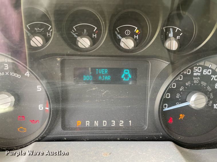 image for item MR9101 2012 Ford F550 Super Duty  SuperCab winch truck