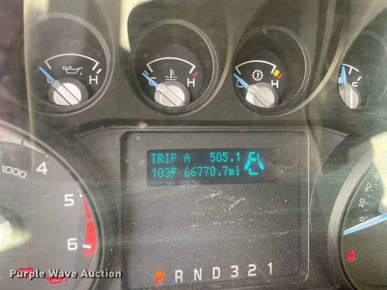 image for item MR9101 2012 Ford F550 Super Duty  SuperCab winch truck