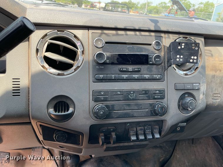 image for item MR9101 2012 Ford F550 Super Duty  SuperCab winch truck