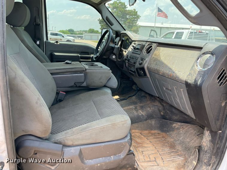 image for item MR9101 2012 Ford F550 Super Duty  SuperCab winch truck