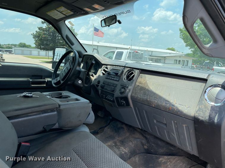 image for item MR9101 2012 Ford F550 Super Duty  SuperCab winch truck