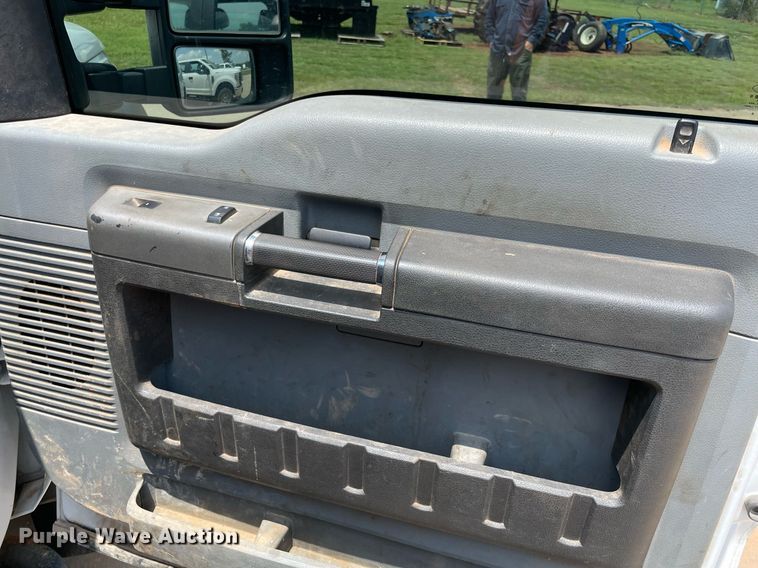 image for item MR9101 2012 Ford F550 Super Duty  SuperCab winch truck