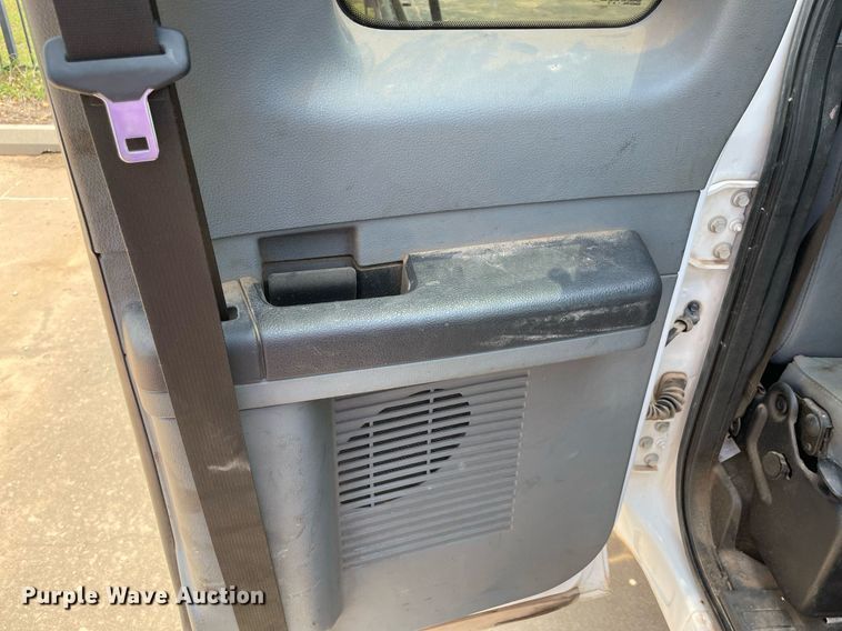 image for item MR9101 2012 Ford F550 Super Duty  SuperCab winch truck