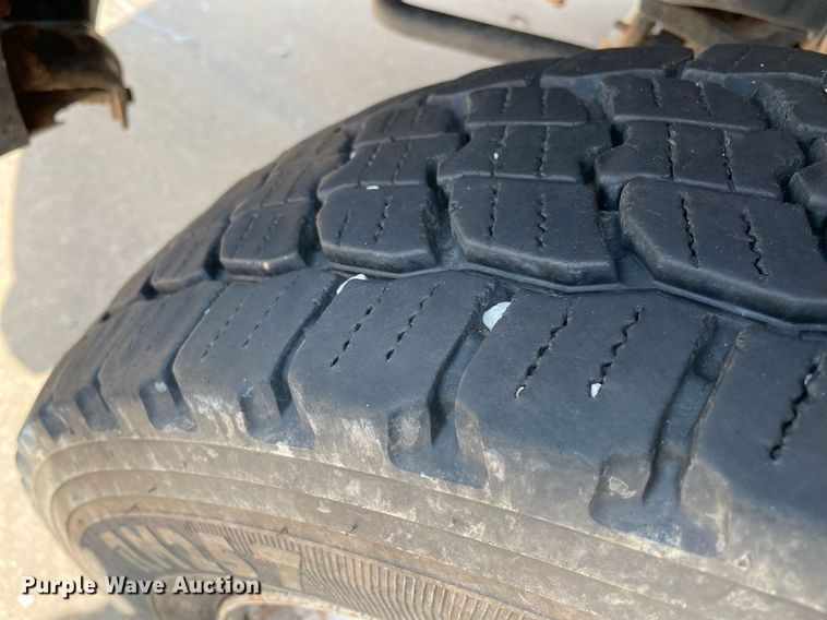 image for item MR9101 2012 Ford F550 Super Duty  SuperCab winch truck