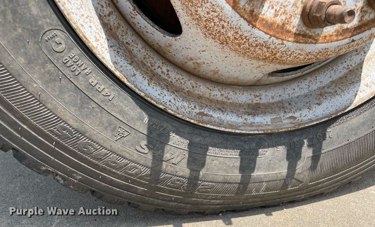 image for item MR9101 2012 Ford F550 Super Duty  SuperCab winch truck