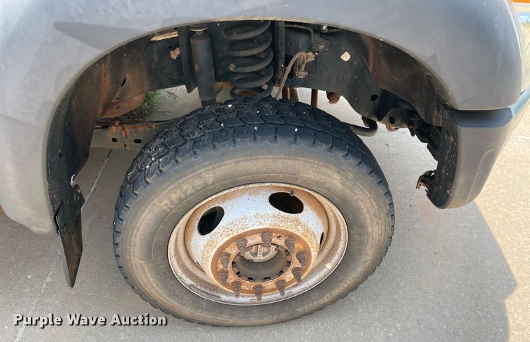 image for item MR9101 2012 Ford F550 Super Duty  SuperCab winch truck