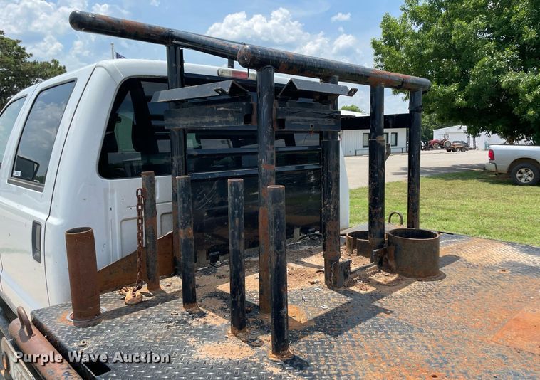 image for item MR9106 2011 Ford F550 Super Duty  Crew Cab flatbed truck