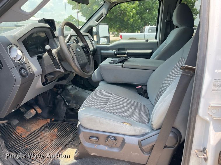 image for item MR9106 2011 Ford F550 Super Duty  Crew Cab flatbed truck