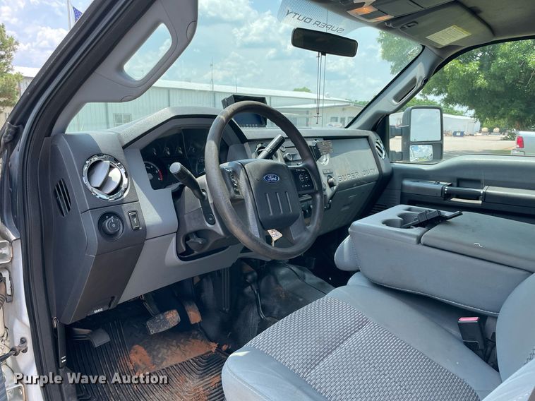 image for item MR9106 2011 Ford F550 Super Duty  Crew Cab flatbed truck