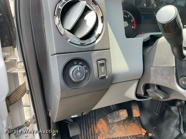 image for item MR9106 2011 Ford F550 Super Duty  Crew Cab flatbed truck