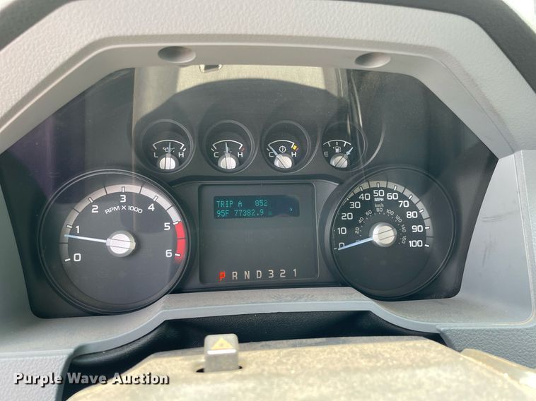 image for item MR9106 2011 Ford F550 Super Duty  Crew Cab flatbed truck