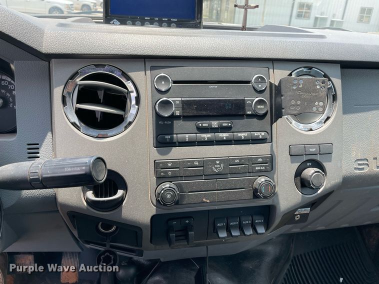 image for item MR9106 2011 Ford F550 Super Duty  Crew Cab flatbed truck