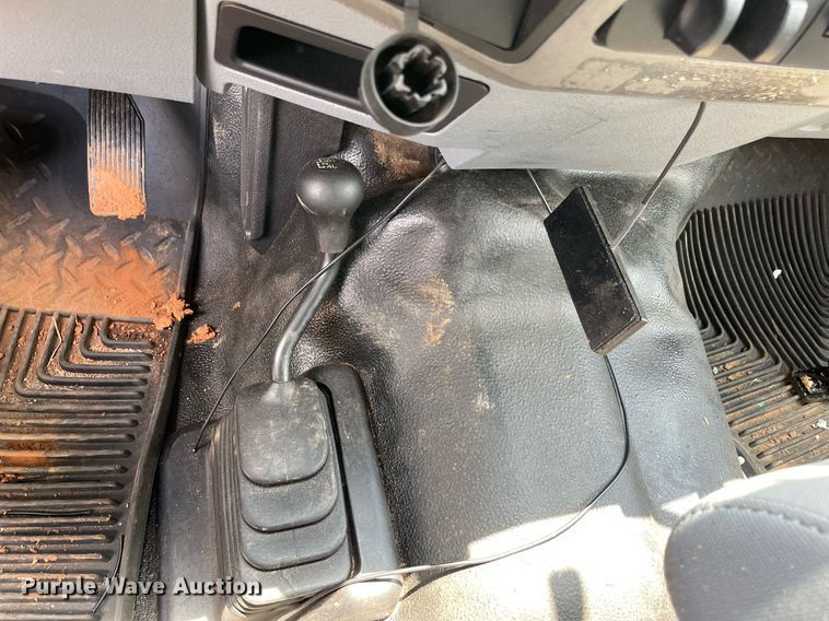 image for item MR9106 2011 Ford F550 Super Duty  Crew Cab flatbed truck