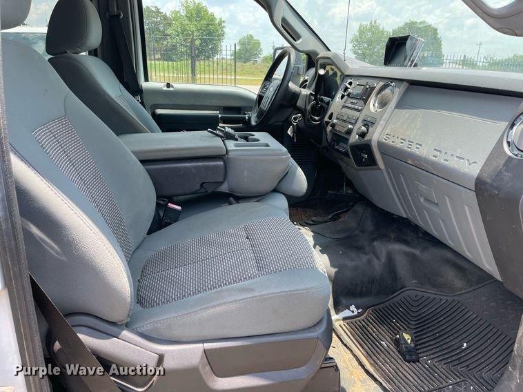 image for item MR9106 2011 Ford F550 Super Duty  Crew Cab flatbed truck