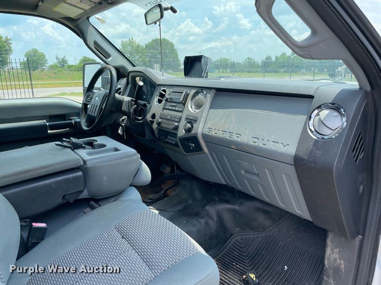 image for item MR9106 2011 Ford F550 Super Duty  Crew Cab flatbed truck