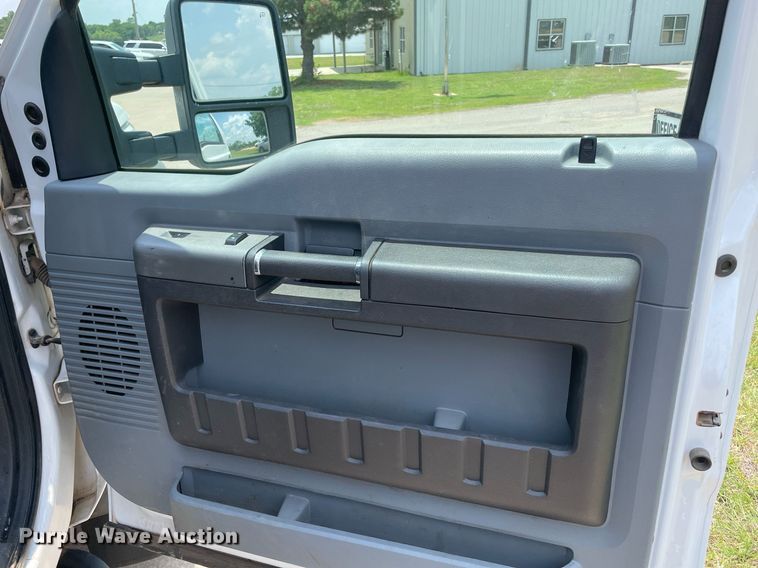 image for item MR9106 2011 Ford F550 Super Duty  Crew Cab flatbed truck