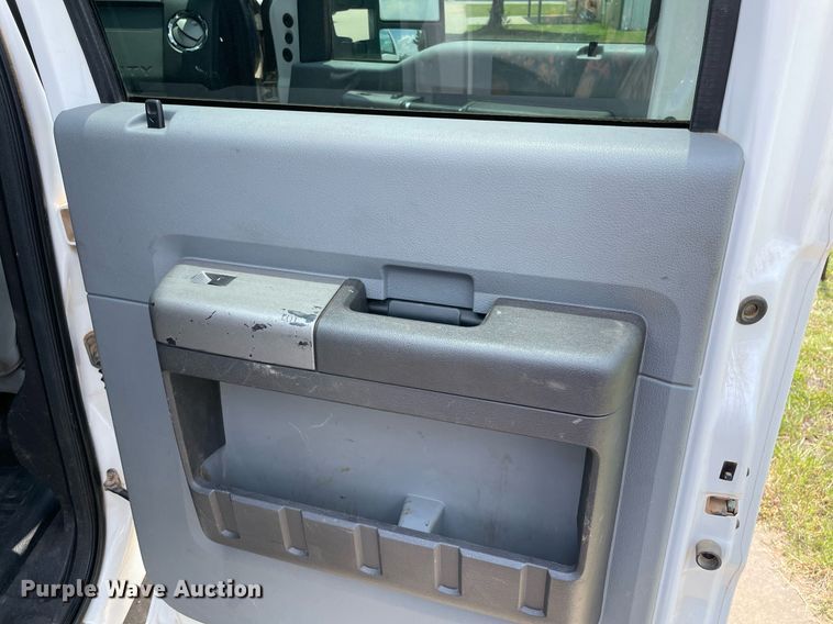 image for item MR9106 2011 Ford F550 Super Duty  Crew Cab flatbed truck