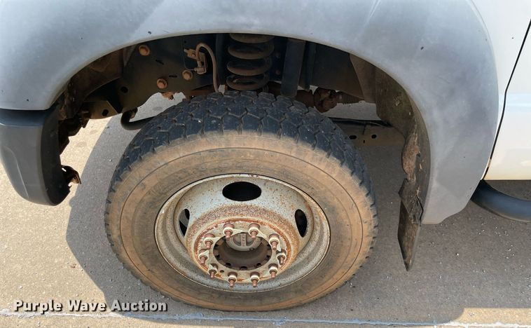 image for item MR9106 2011 Ford F550 Super Duty  Crew Cab flatbed truck