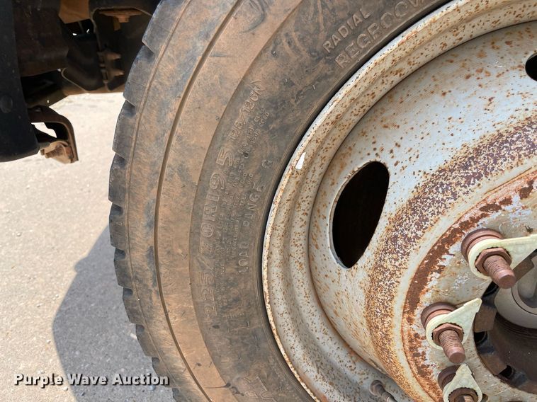 image for item MR9106 2011 Ford F550 Super Duty  Crew Cab flatbed truck