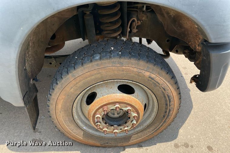 image for item MR9106 2011 Ford F550 Super Duty  Crew Cab flatbed truck