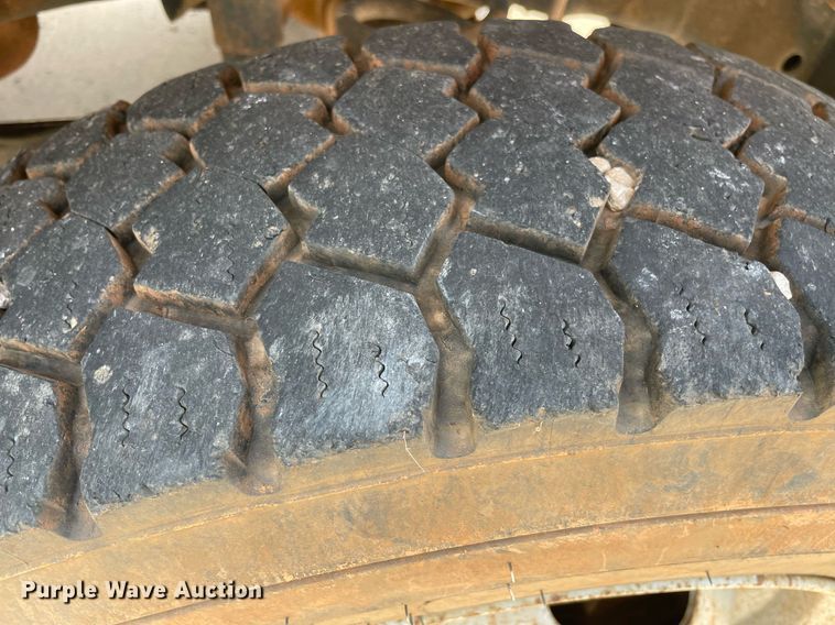 image for item MR9106 2011 Ford F550 Super Duty  Crew Cab flatbed truck