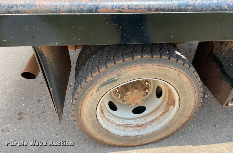 image for item MR9106 2011 Ford F550 Super Duty  Crew Cab flatbed truck