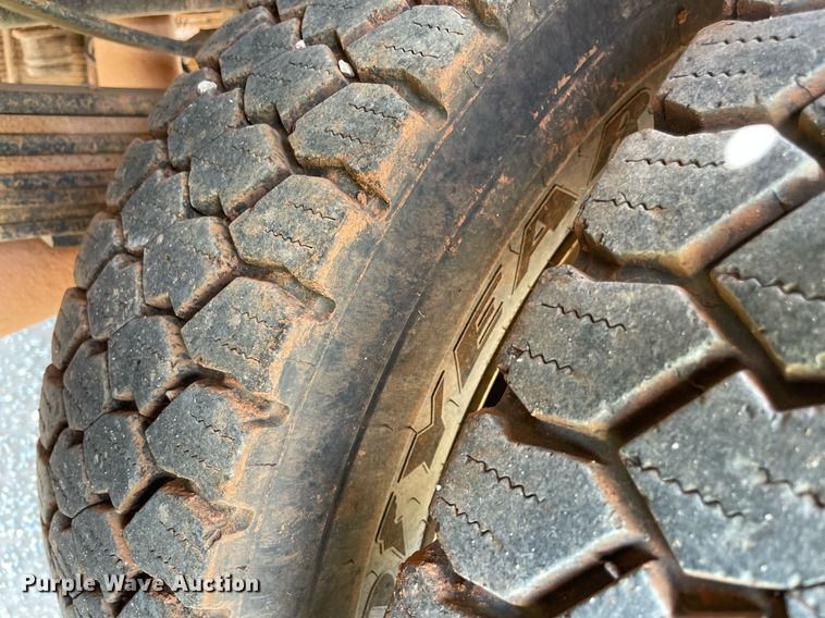 image for item MR9106 2011 Ford F550 Super Duty  Crew Cab flatbed truck