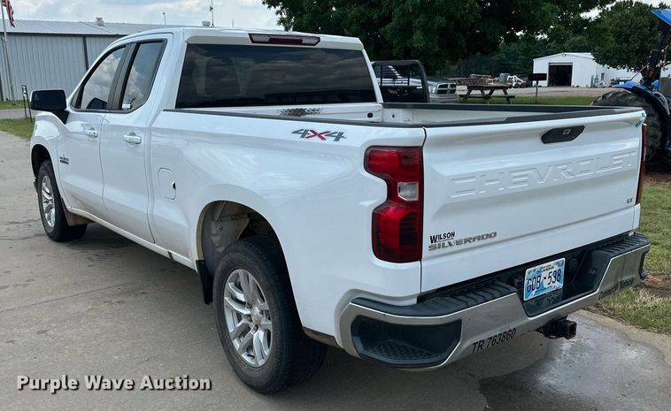 image for item MR9108 2019 Chevrolet Silverado 1500  Double Cab pickup truck