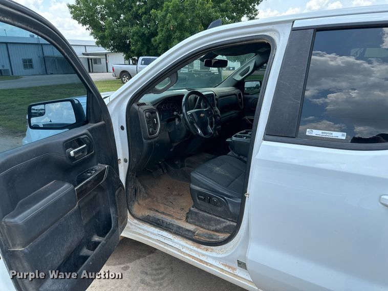 image for item MR9108 2019 Chevrolet Silverado 1500  Double Cab pickup truck