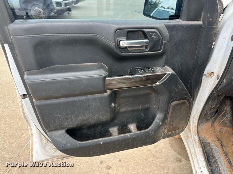 image for item MR9108 2019 Chevrolet Silverado 1500  Double Cab pickup truck