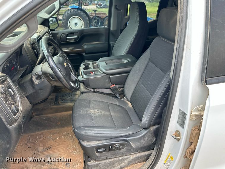 image for item MR9108 2019 Chevrolet Silverado 1500  Double Cab pickup truck