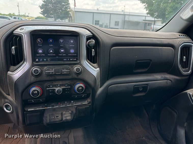 image for item MR9108 2019 Chevrolet Silverado 1500  Double Cab pickup truck