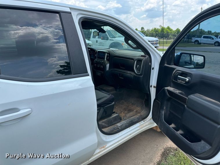 image for item MR9108 2019 Chevrolet Silverado 1500  Double Cab pickup truck