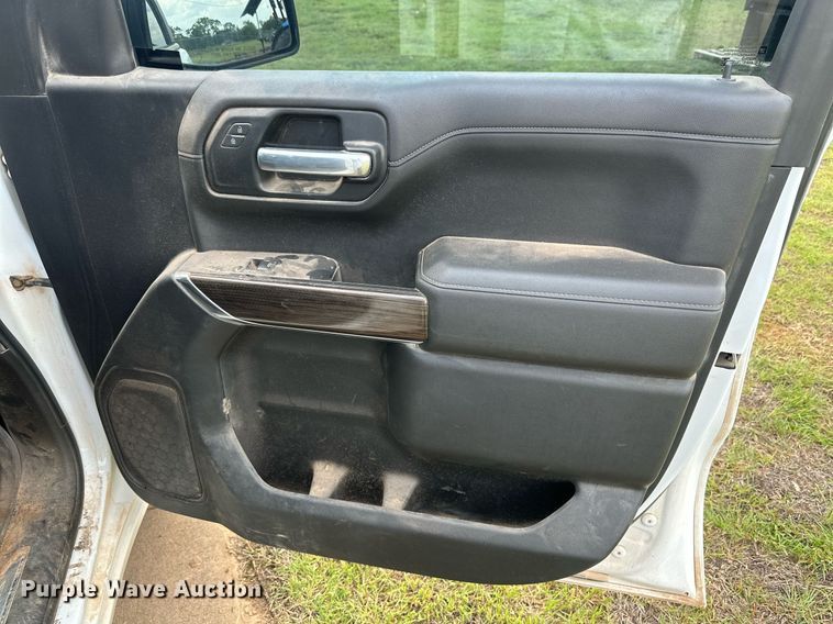 image for item MR9108 2019 Chevrolet Silverado 1500  Double Cab pickup truck