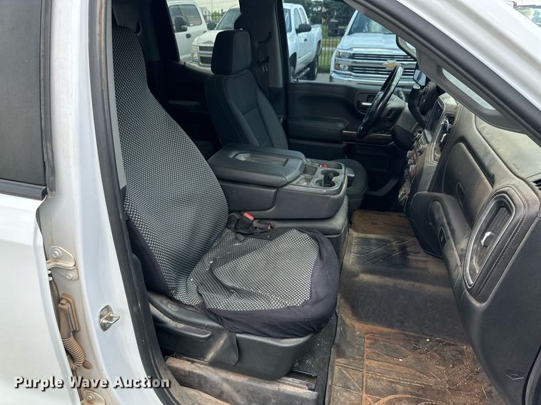 image for item MR9108 2019 Chevrolet Silverado 1500  Double Cab pickup truck