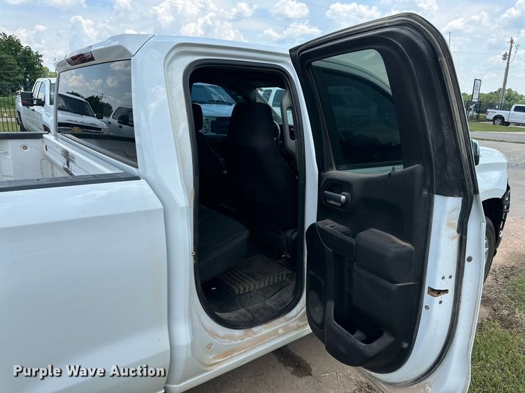 image for item MR9108 2019 Chevrolet Silverado 1500  Double Cab pickup truck