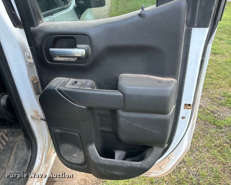 image for item MR9108 2019 Chevrolet Silverado 1500  Double Cab pickup truck