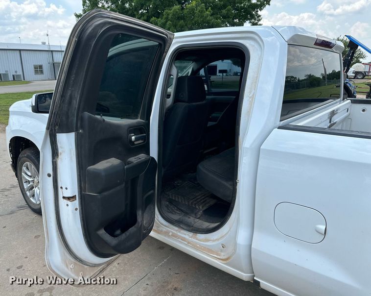 image for item MR9108 2019 Chevrolet Silverado 1500  Double Cab pickup truck