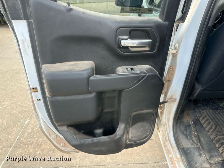 image for item MR9108 2019 Chevrolet Silverado 1500  Double Cab pickup truck