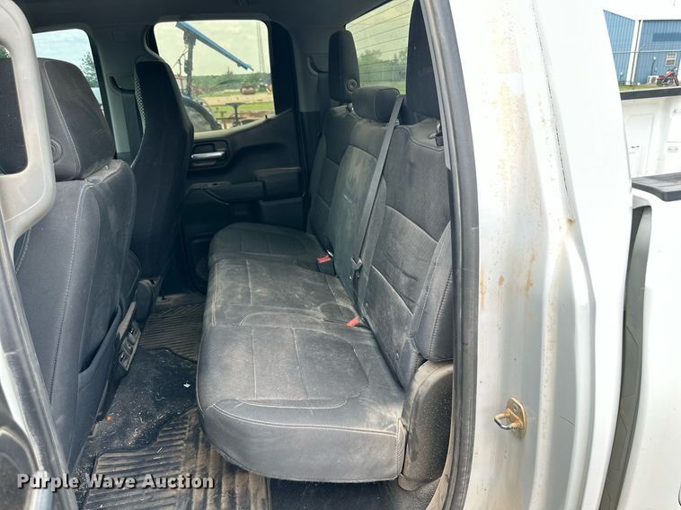 image for item MR9108 2019 Chevrolet Silverado 1500  Double Cab pickup truck