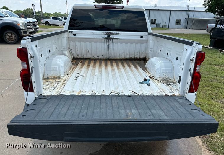 image for item MR9108 2019 Chevrolet Silverado 1500  Double Cab pickup truck