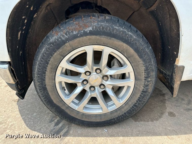 image for item MR9108 2019 Chevrolet Silverado 1500  Double Cab pickup truck