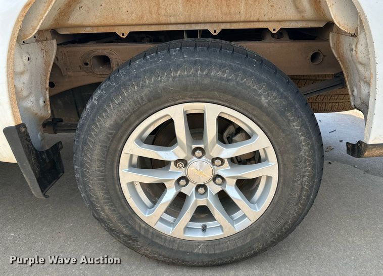 image for item MR9108 2019 Chevrolet Silverado 1500  Double Cab pickup truck