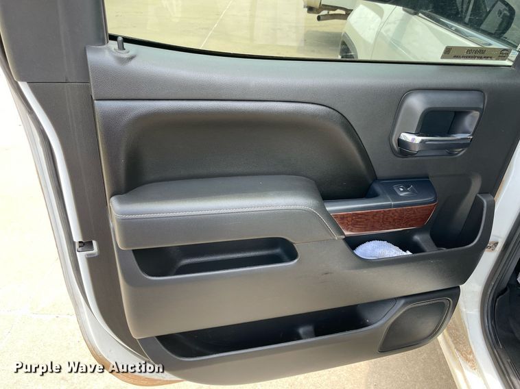 image for item MR9109 2016 GMC Sierra 1500  Crew Cab pickup truck