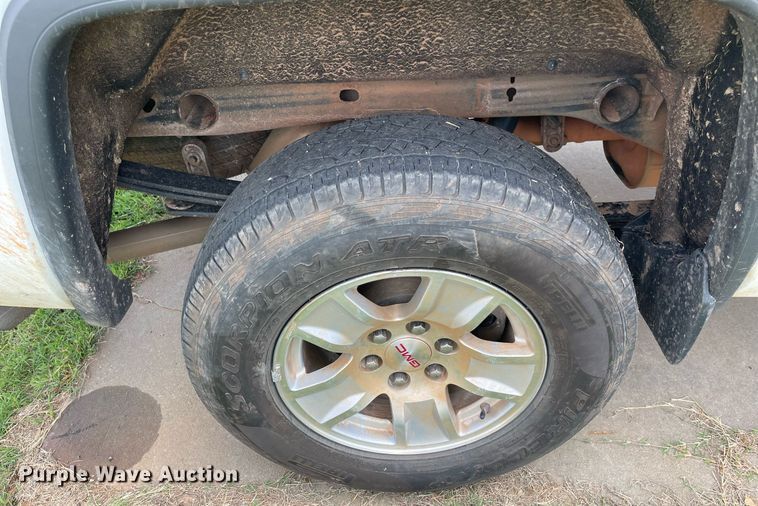 image for item MR9109 2016 GMC Sierra 1500  Crew Cab pickup truck