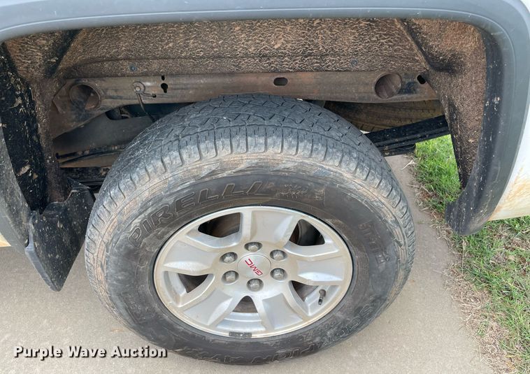 image for item MR9109 2016 GMC Sierra 1500  Crew Cab pickup truck