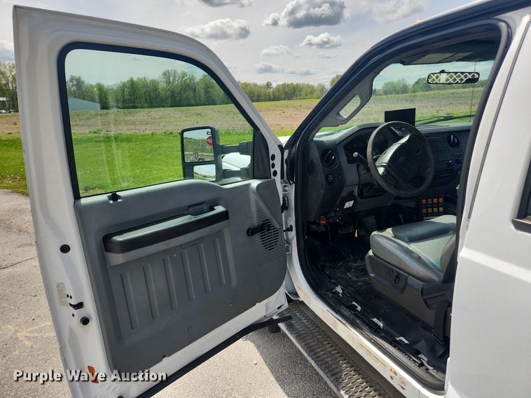 image for item MW9728 2012 Ford F550 Super Duty XL  Crew Cab utility / service truck